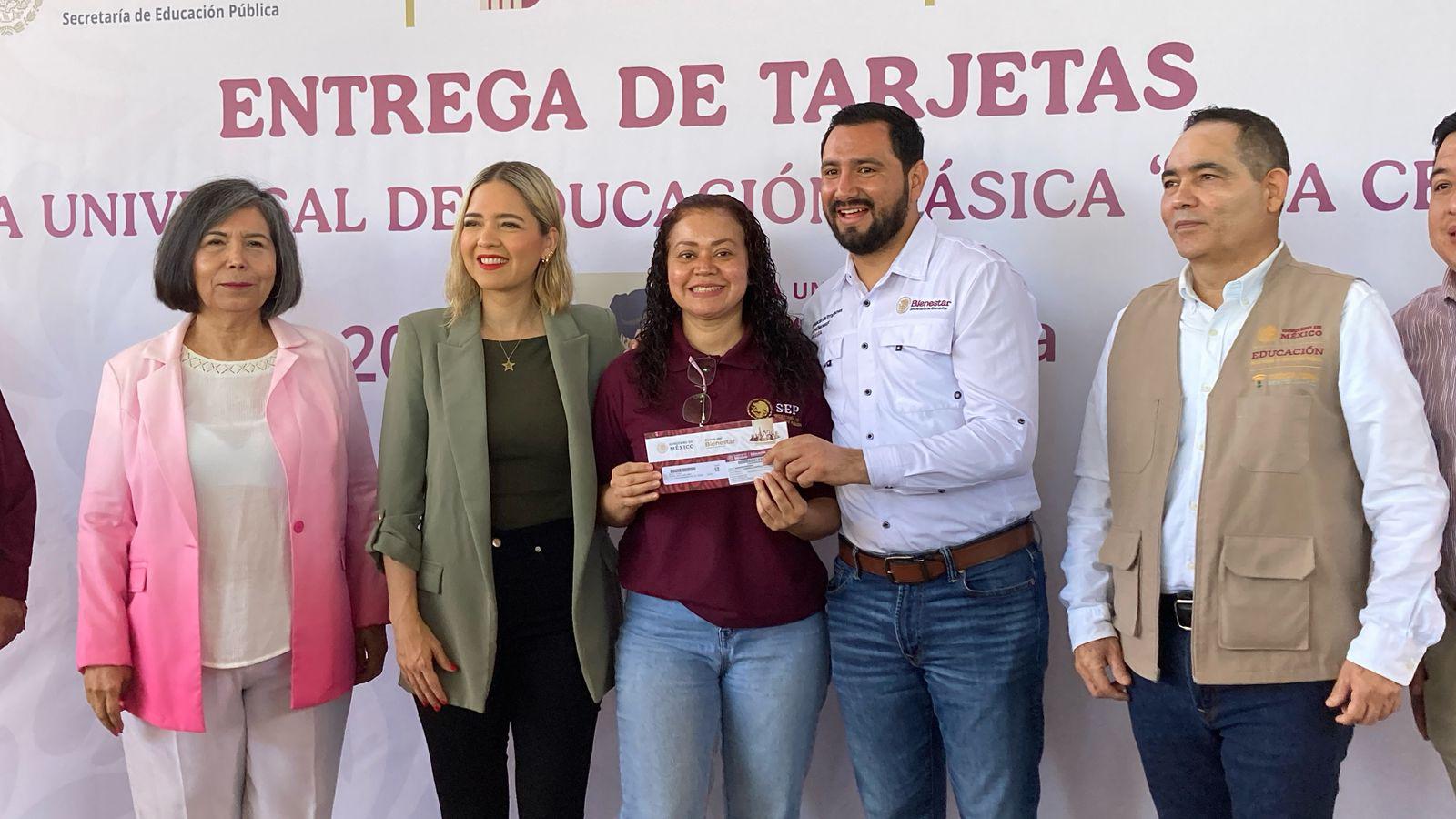 $!Con entrega de 1,430 tarjetas en ETI 77, culmina primera fase de la Beca ‘Rita Cetina’ en Mazatlán