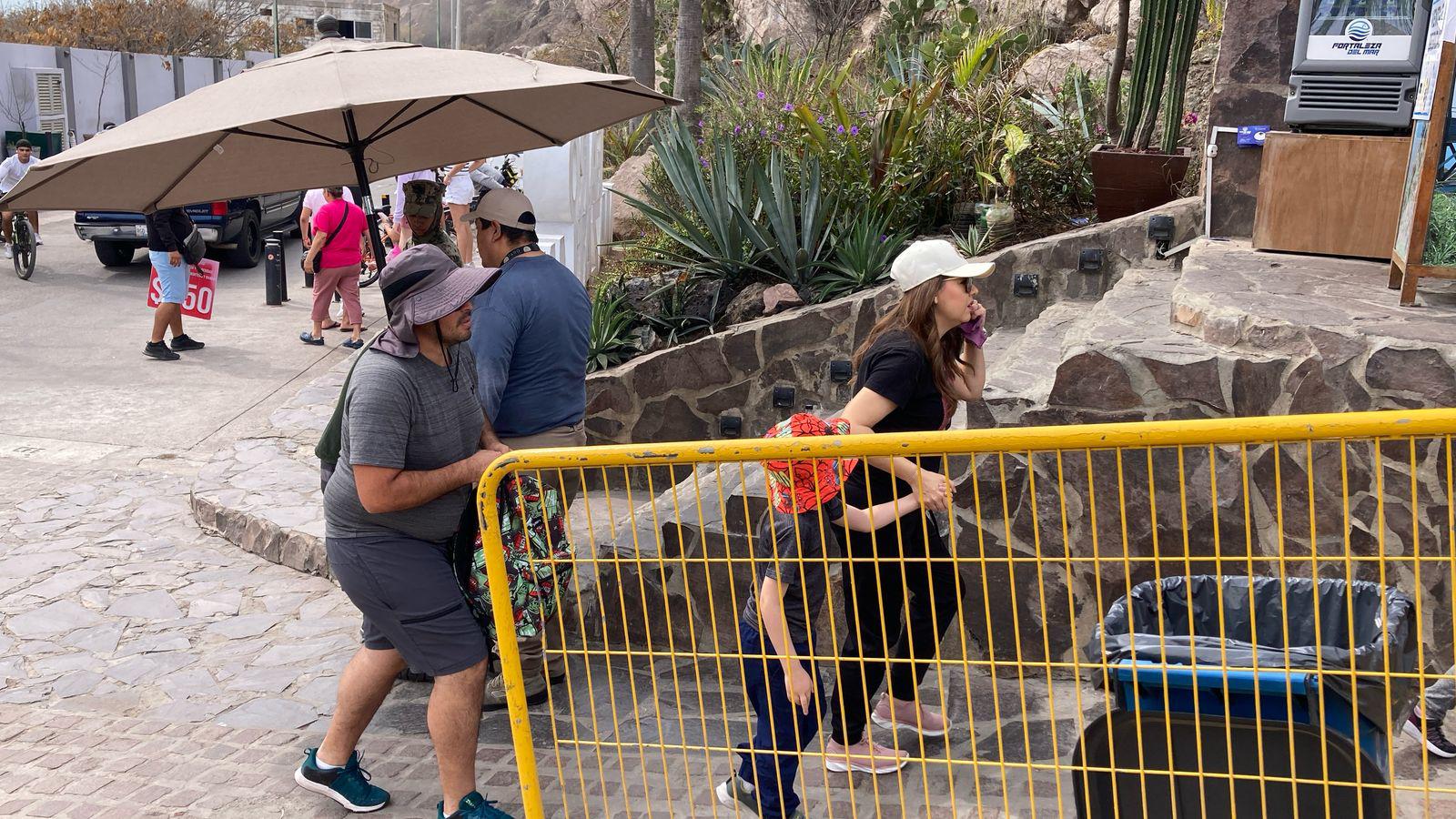 $!Faro de Mazatlán registra baja afluencia de turistas este domingo