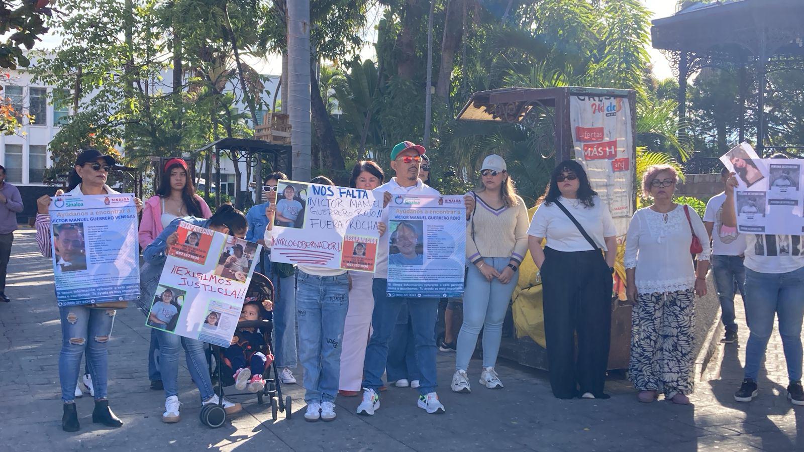 $!Exigen en manifestación en Mazatlán apoyo para encontrar a personas desaparecidas y renuncia del Gobernador Rocha