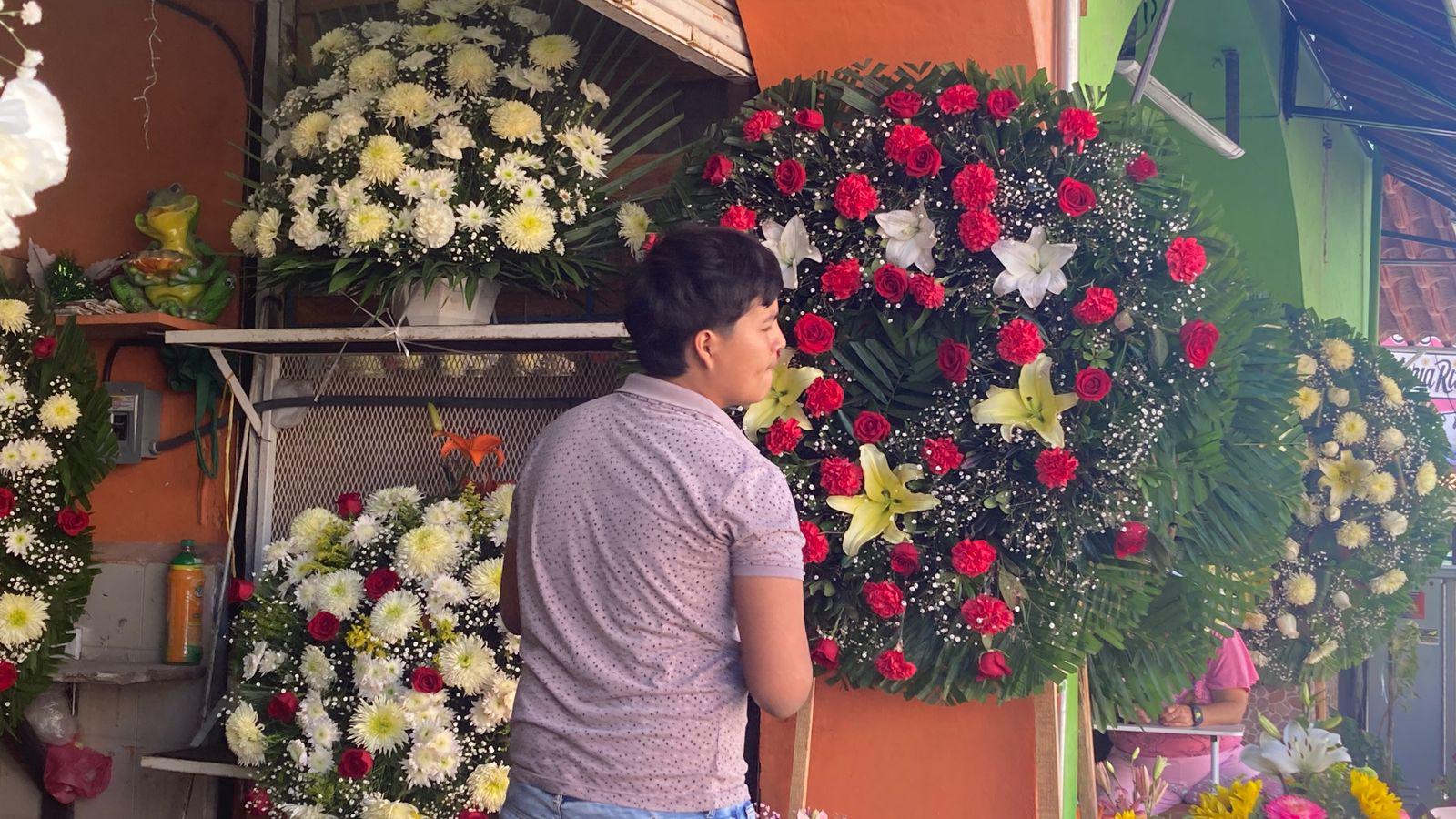 $!Temen proveedores de flores viajar de noche por carreteras de Sinaloa