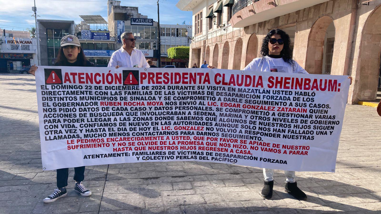 $!Exigen en manifestación en Mazatlán apoyo para encontrar a personas desaparecidas y renuncia del Gobernador Rocha