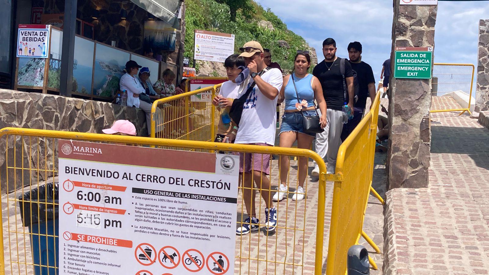 $!El Faro de Mazatlán sigue siendo parada obligatoria para los visitantes en vacaciones