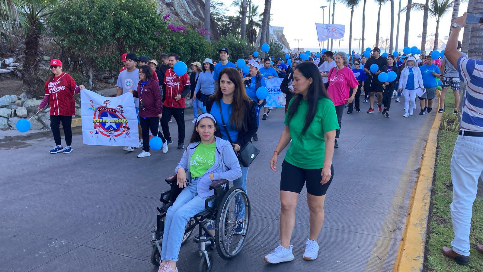 $!Participan más de 500 personas en la Caminata ‘Paso a Paso por el Autismo’ en Mazatlán