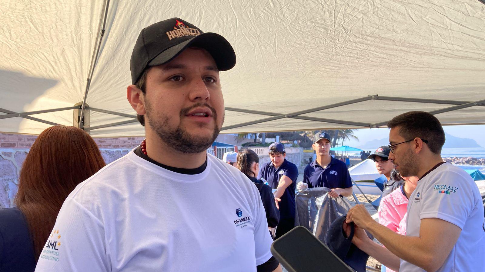 $!Lideran jóvenes de Coparmex jornada de limpieza de playas en Mazatlán