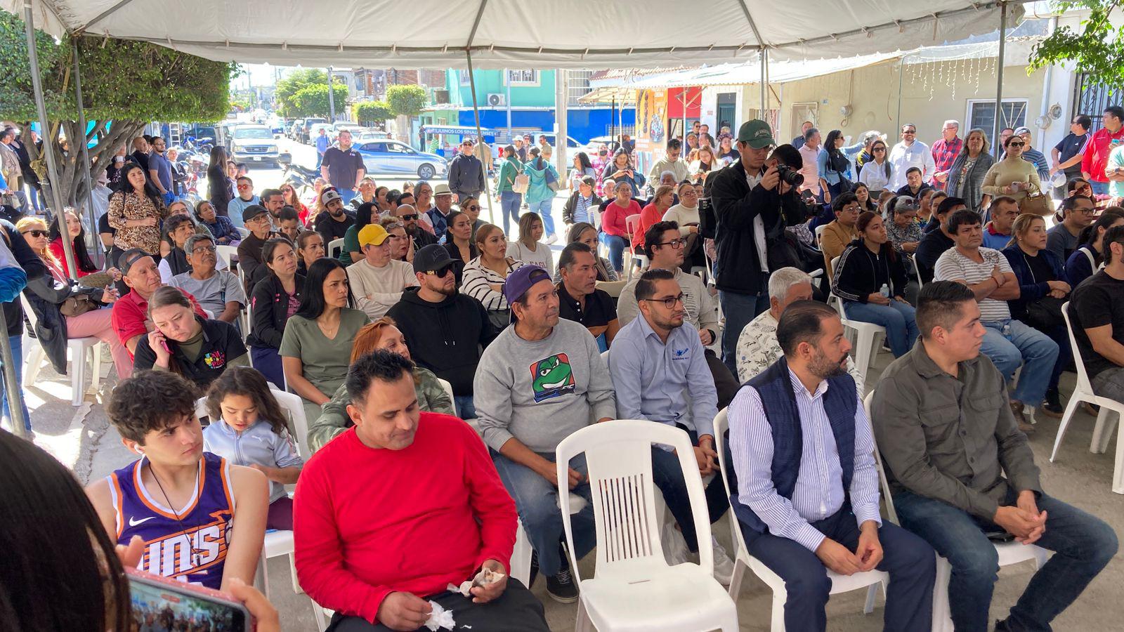 $!Entrega Gobierno del Estado apoyo a comerciantes en Mazatlán