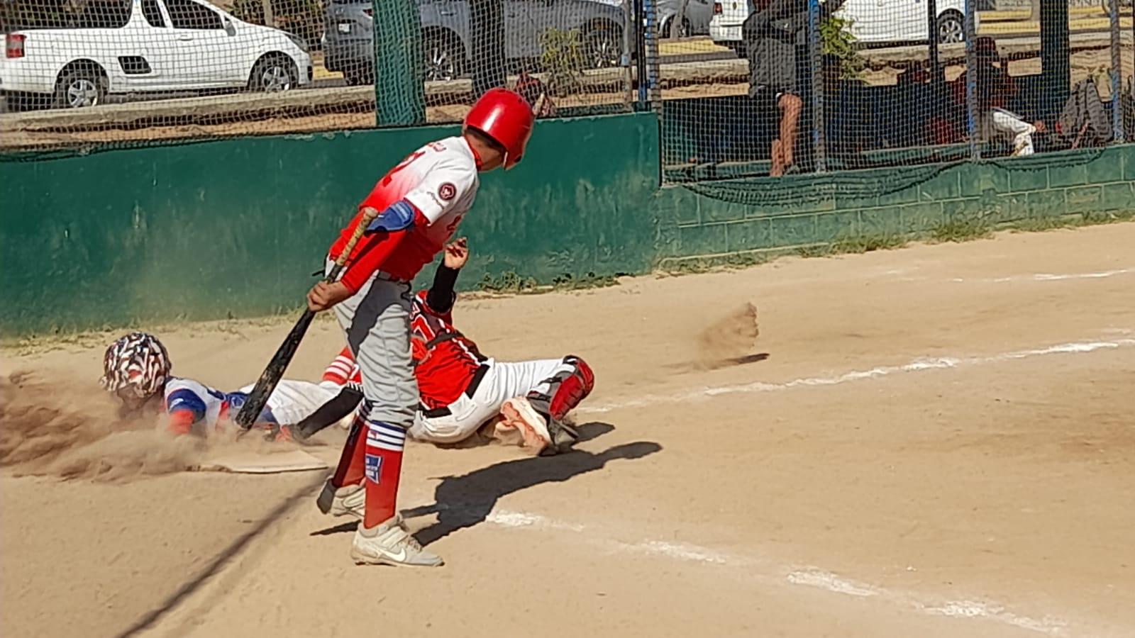 $!Jonrones llevan a Muralla a vencer a la Quintero en Torneo Distrital