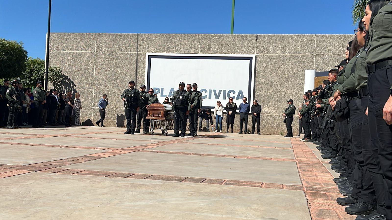 $!Rinden homenaje a Juan Manuel, el agente de la Fiscalía asesinado el viernes, en Culiacán