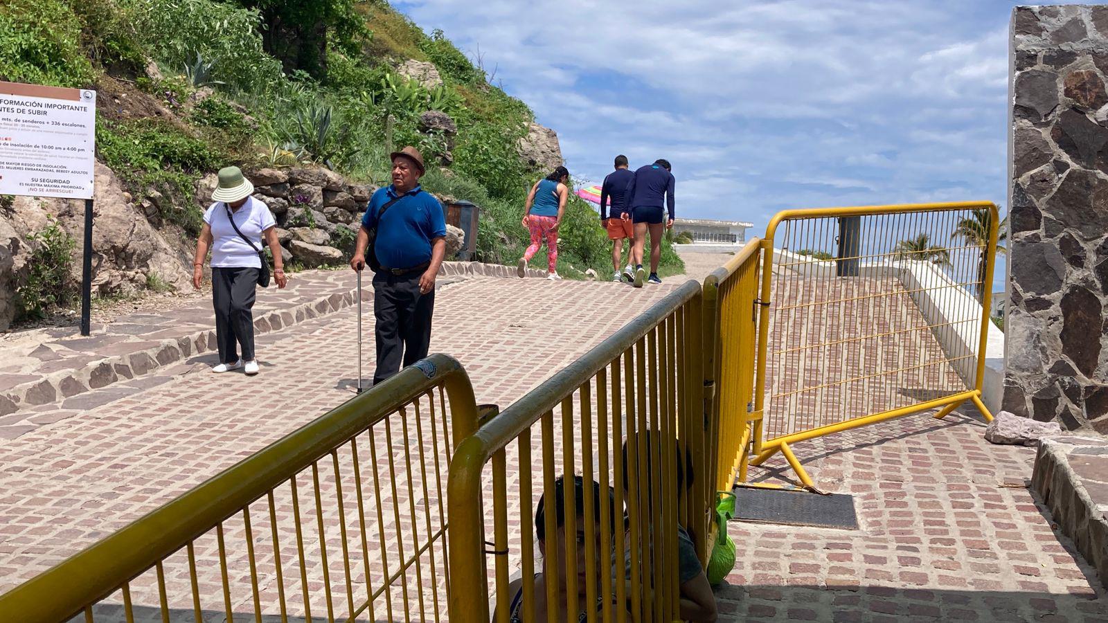 $!El Faro de Mazatlán sigue siendo parada obligatoria para los visitantes en vacaciones