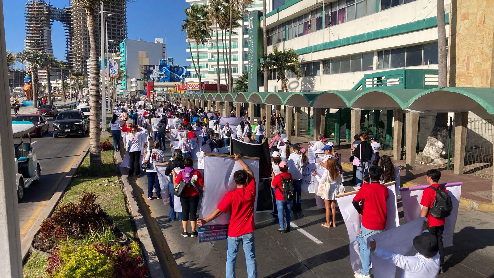 $!Mujeres levantan la voz en Mazatlán contra la violencia, discriminación y desigualdad
