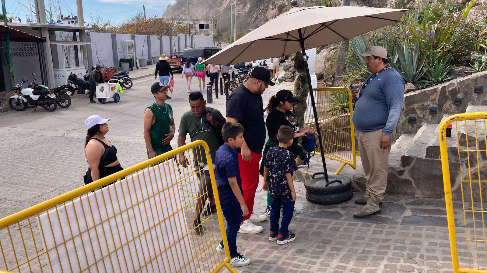 $!Faro de Mazatlán registra baja afluencia de turistas este domingo