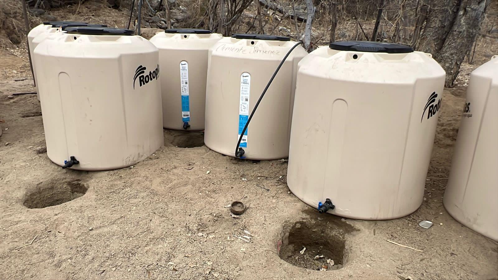 $!Donaciones dan de beber a comunidades con extrema sequía, en rincones de Sinaloa
