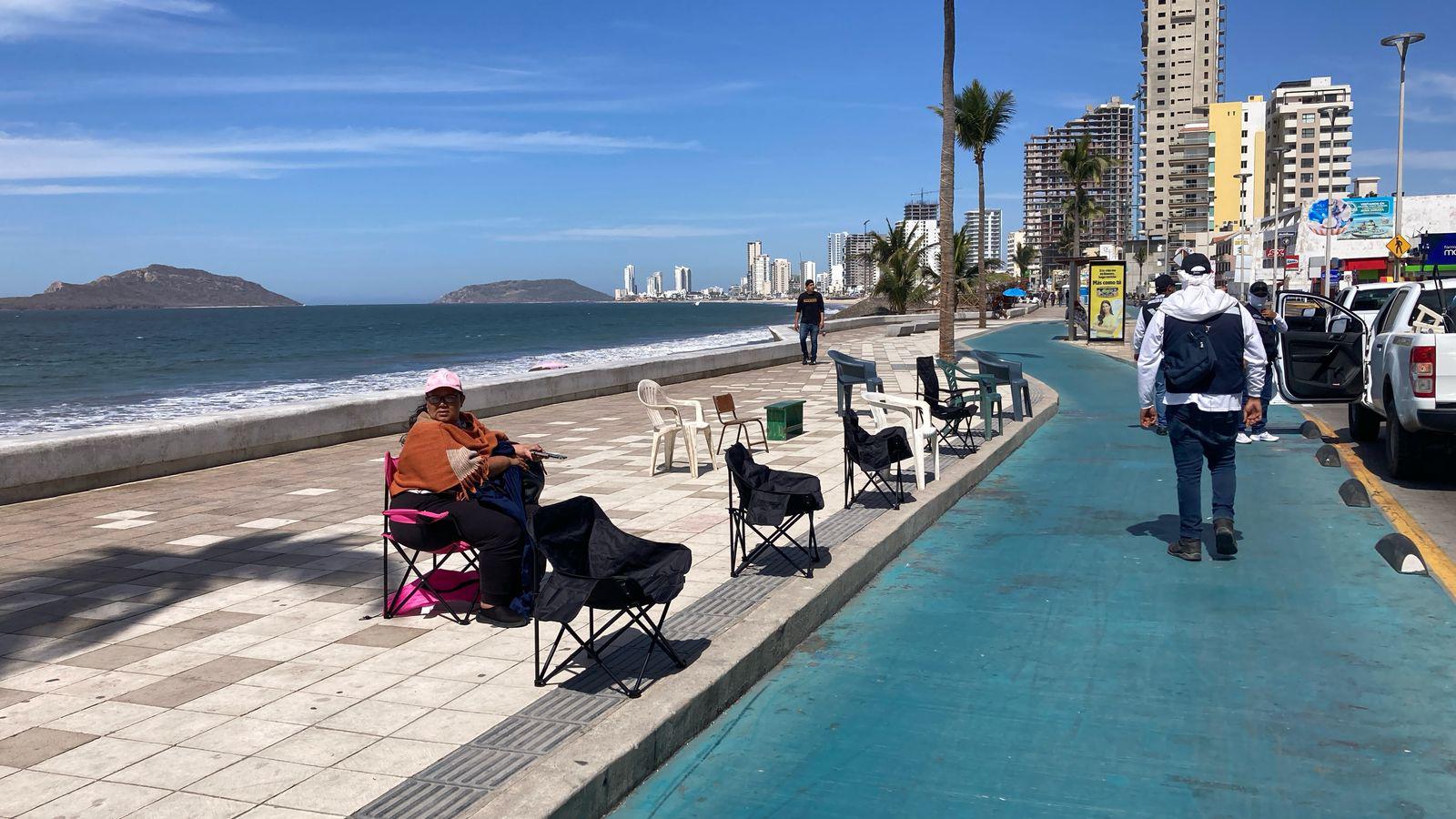 $!Retiene Oficialía Mayor decenas de sillas que estaban en renta para segundo desfile del Carnaval