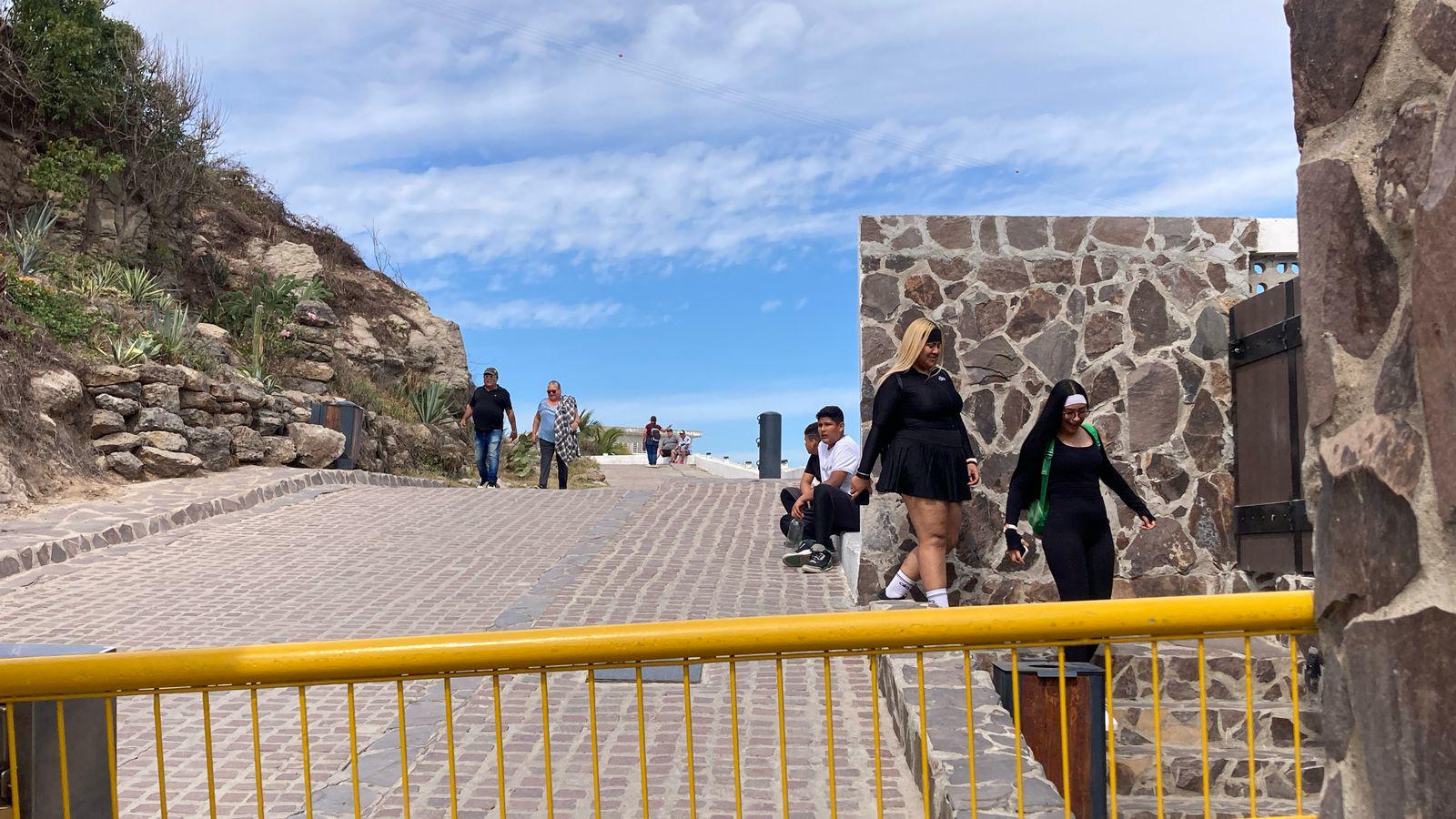 $!Faro de Mazatlán registra baja afluencia de turistas este domingo