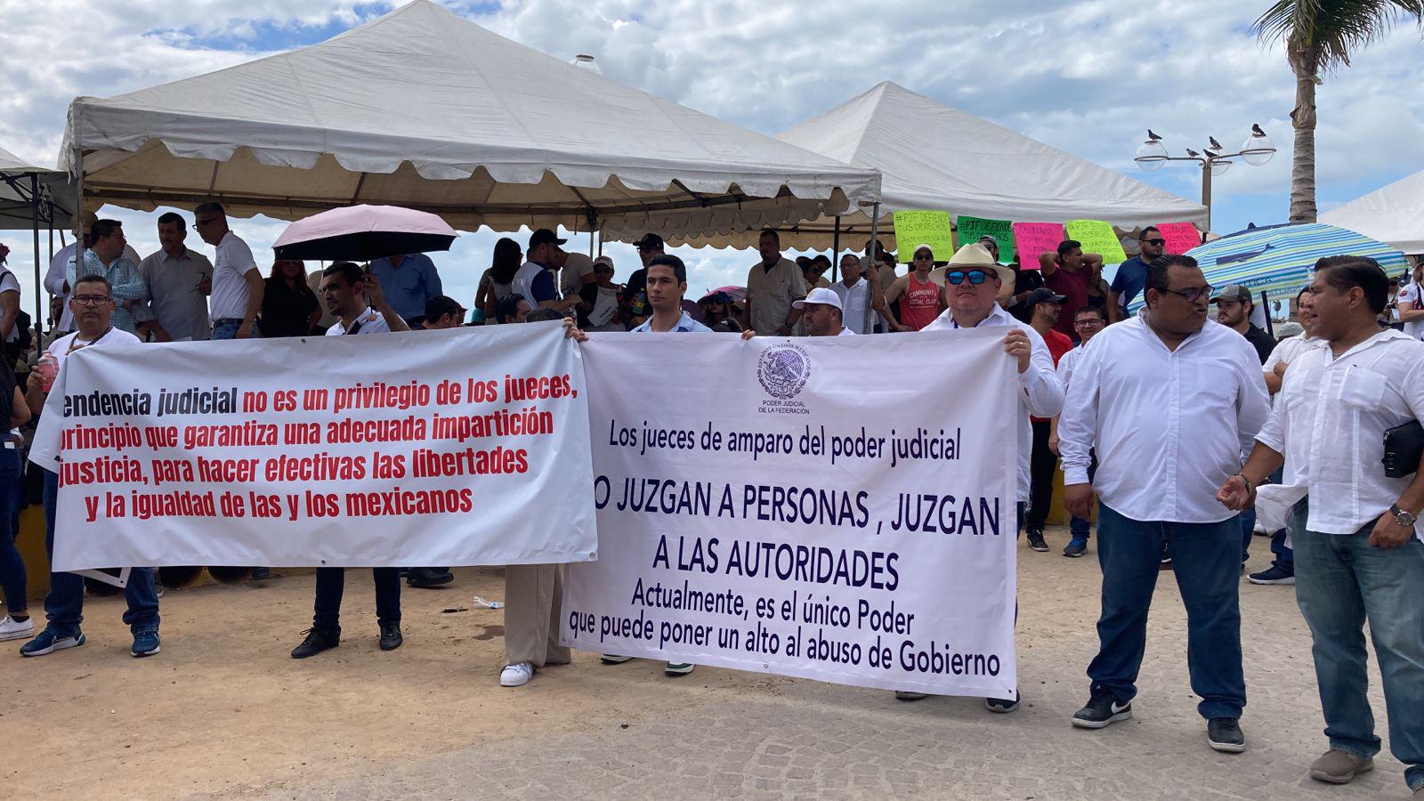 $!Apoyan Facultad de Derecho de la UAS y agrupaciones a trabajadores del PJF en paro