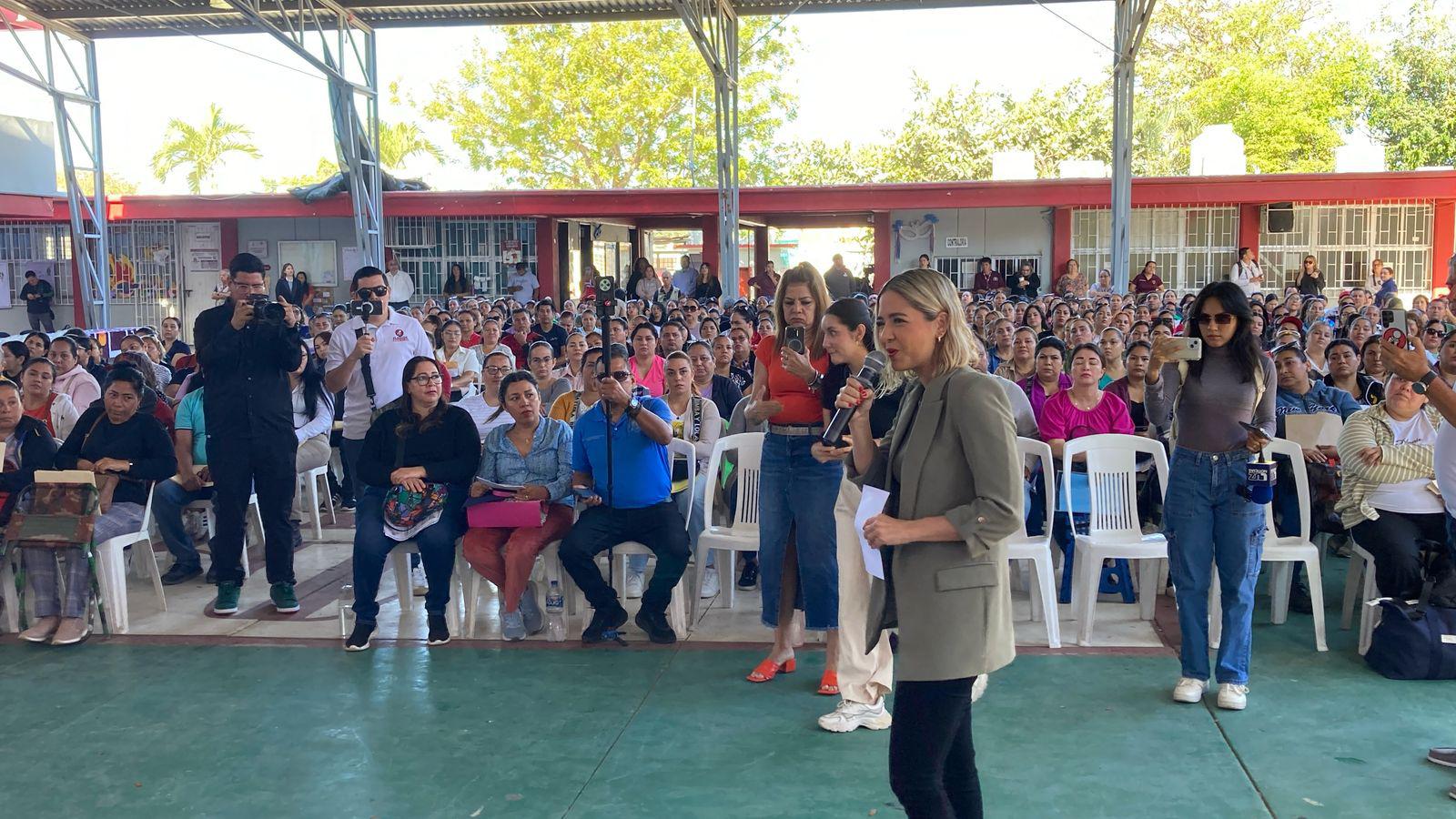 $!Con entrega de 1,430 tarjetas en ETI 77, culmina primera fase de la Beca ‘Rita Cetina’ en Mazatlán