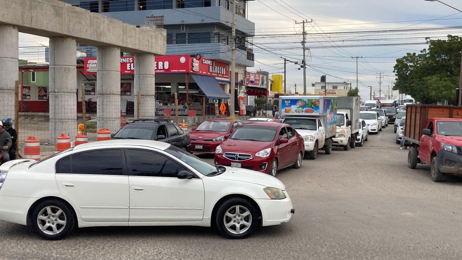 $!Regreso a clases genera caos vial en Mazatlán