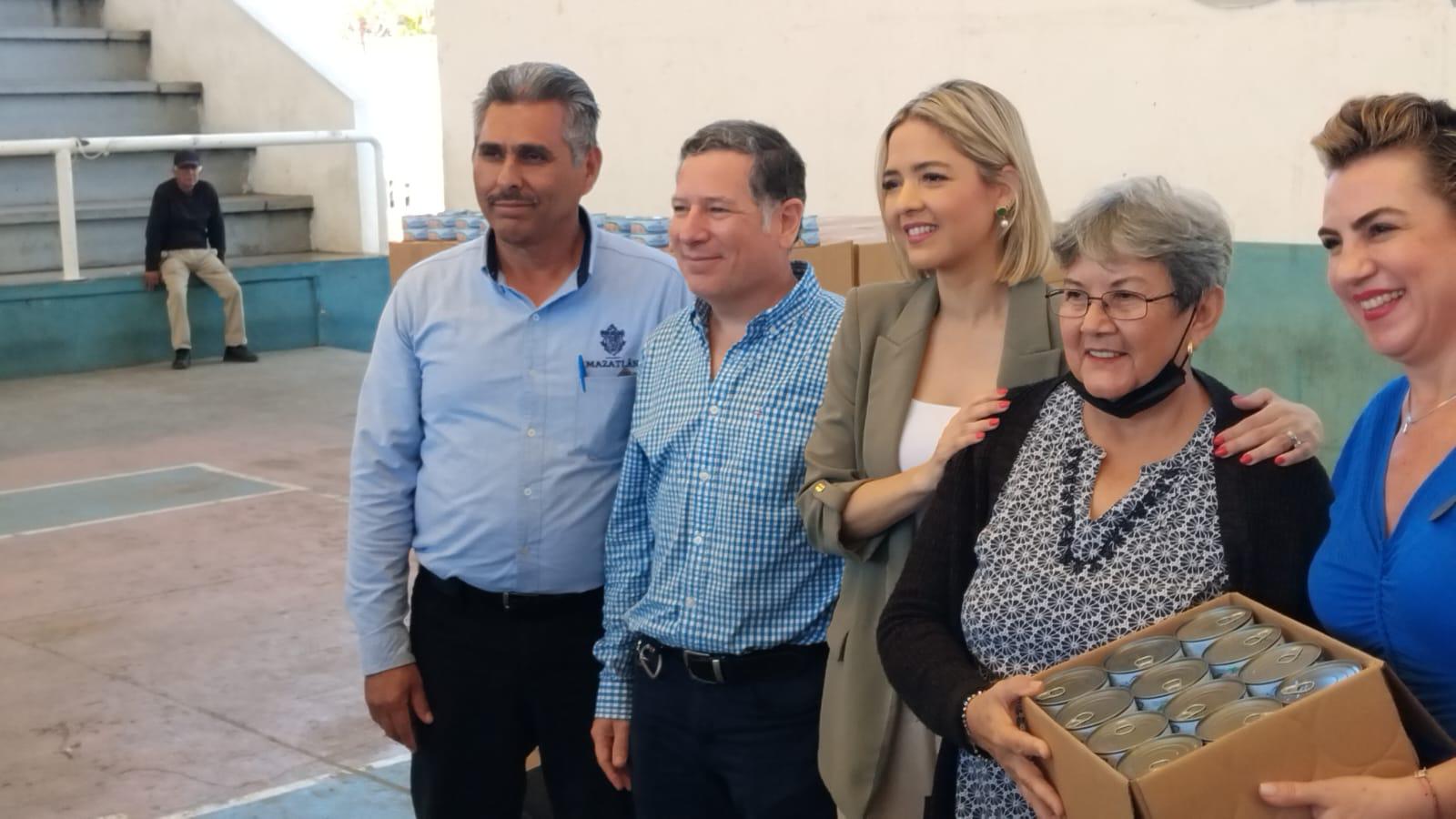 $!Entregan 10 toneladas de Latas de Atún a personas de la zona rural de Mazatlán