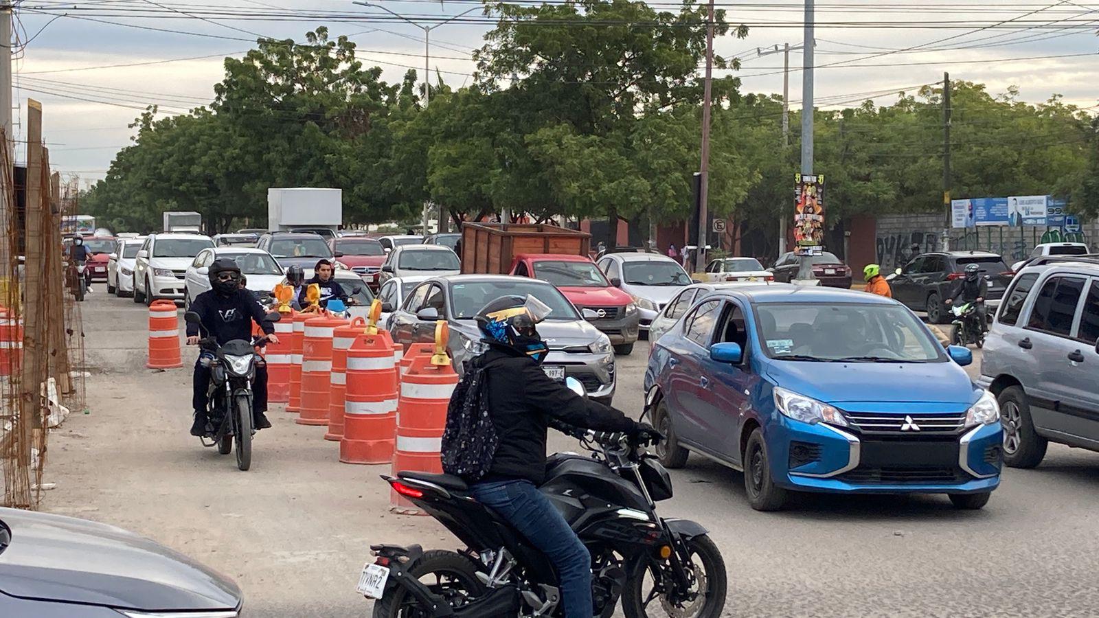 $!Regreso a clases genera caos vial en Mazatlán
