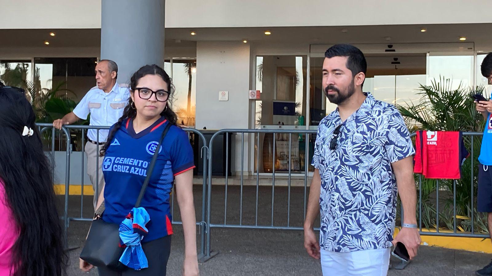 $!Aficionados del Cruz Azul reciben a su equipo en Mazatlán