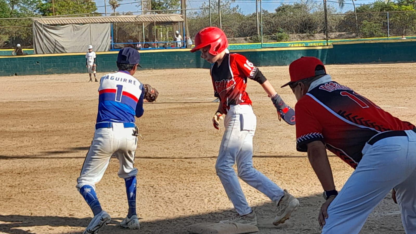 $!Jonrones llevan a Muralla a vencer a la Quintero en Torneo Distrital