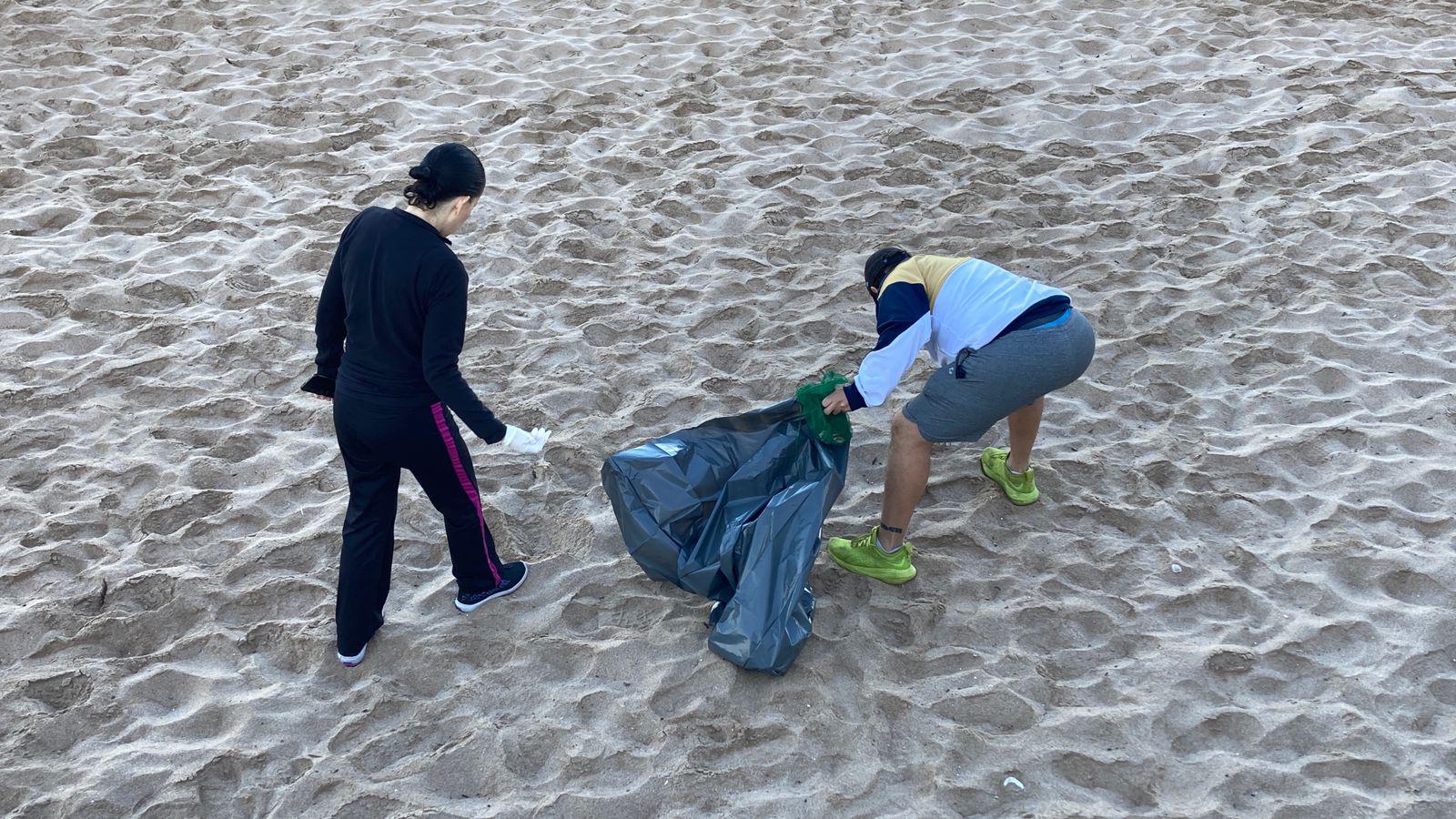$!Realizan nueva recolecta de microplásticos en jornada de saneamiento en Playa Norte