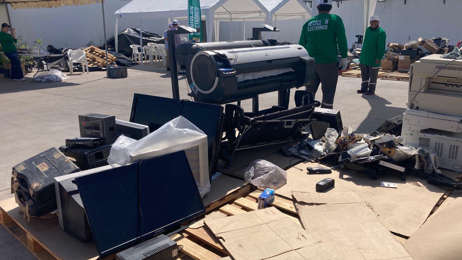 $!Ponen en marcha en Mazatlán el Reciclón Electrónico