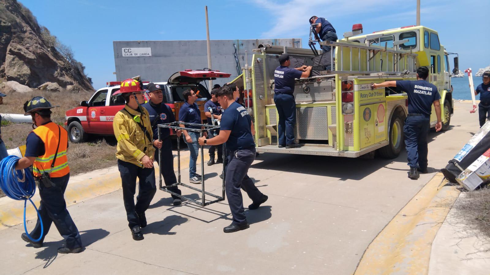 $!Realizan Bomberos de Mazatlán simulacro especializado en materiales de alto riesgo
