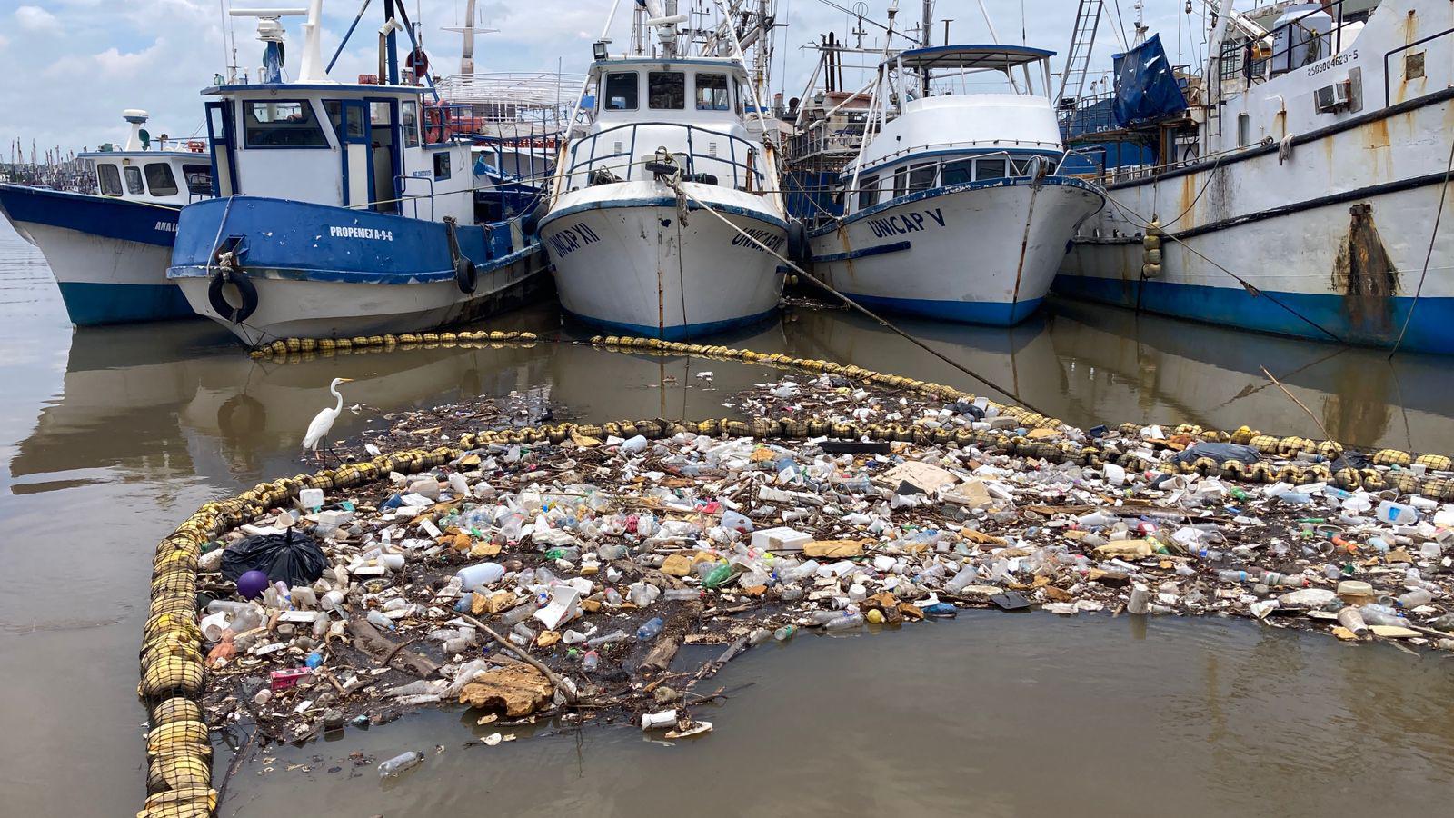 $!Continúa biobarda recolectando basura arrastrada tras las lluvias, en Mazatlán