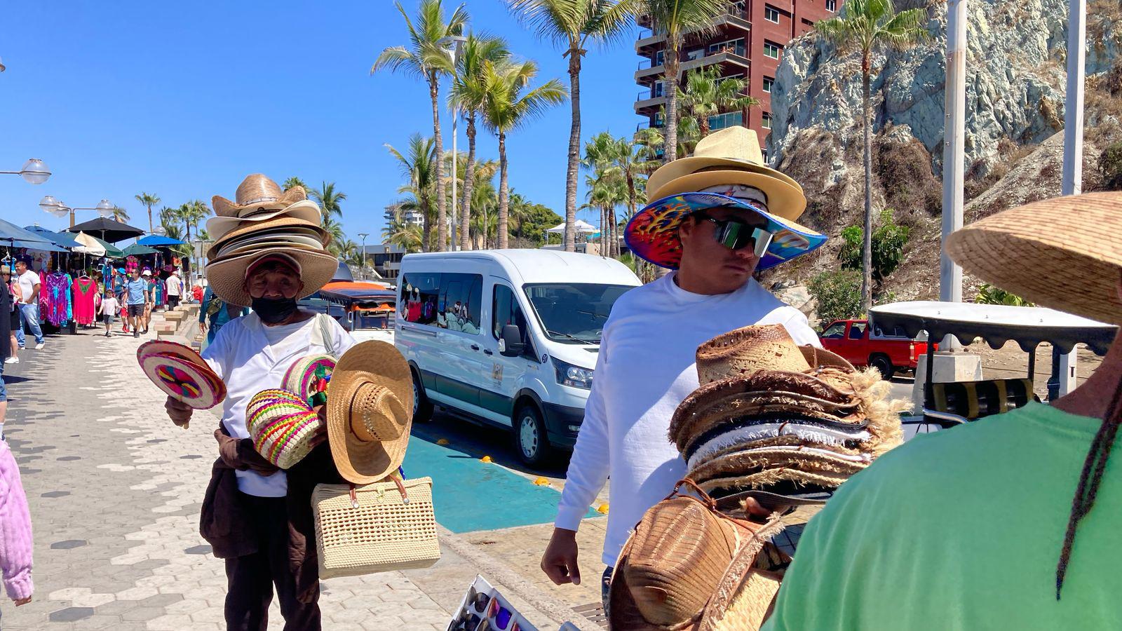 $!Son Carnaval y cruceros, un respiro importante para la economía de los vendedores turísticos