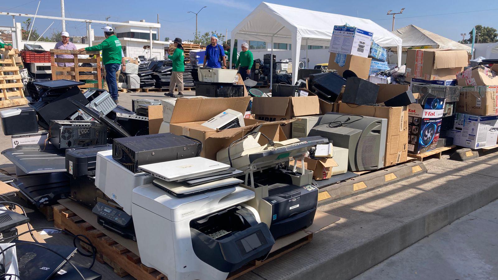 $!Ponen en marcha en Mazatlán el Reciclón Electrónico