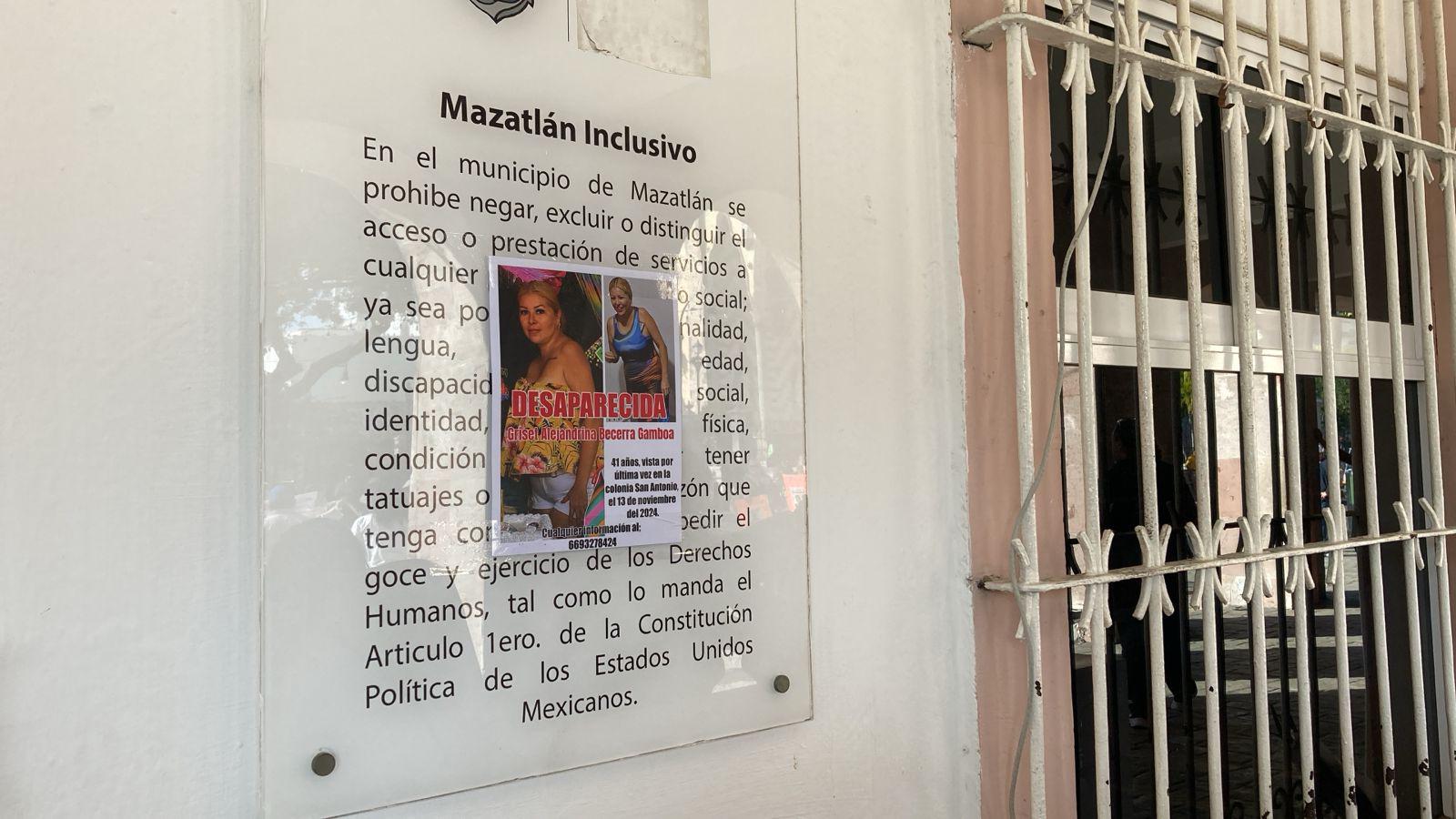 $!Exigen en manifestación en Mazatlán apoyo para encontrar a personas desaparecidas y renuncia del Gobernador Rocha