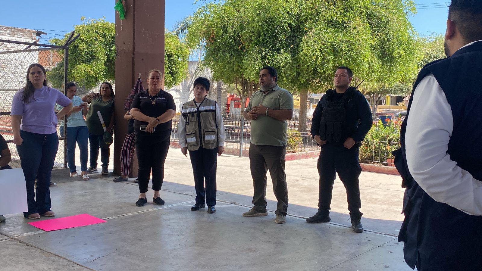 $!En Elota, pobladores cierran la circulación en la Libre Mazatlán-Culiacán y exigen atención para apagar el incendio forestal