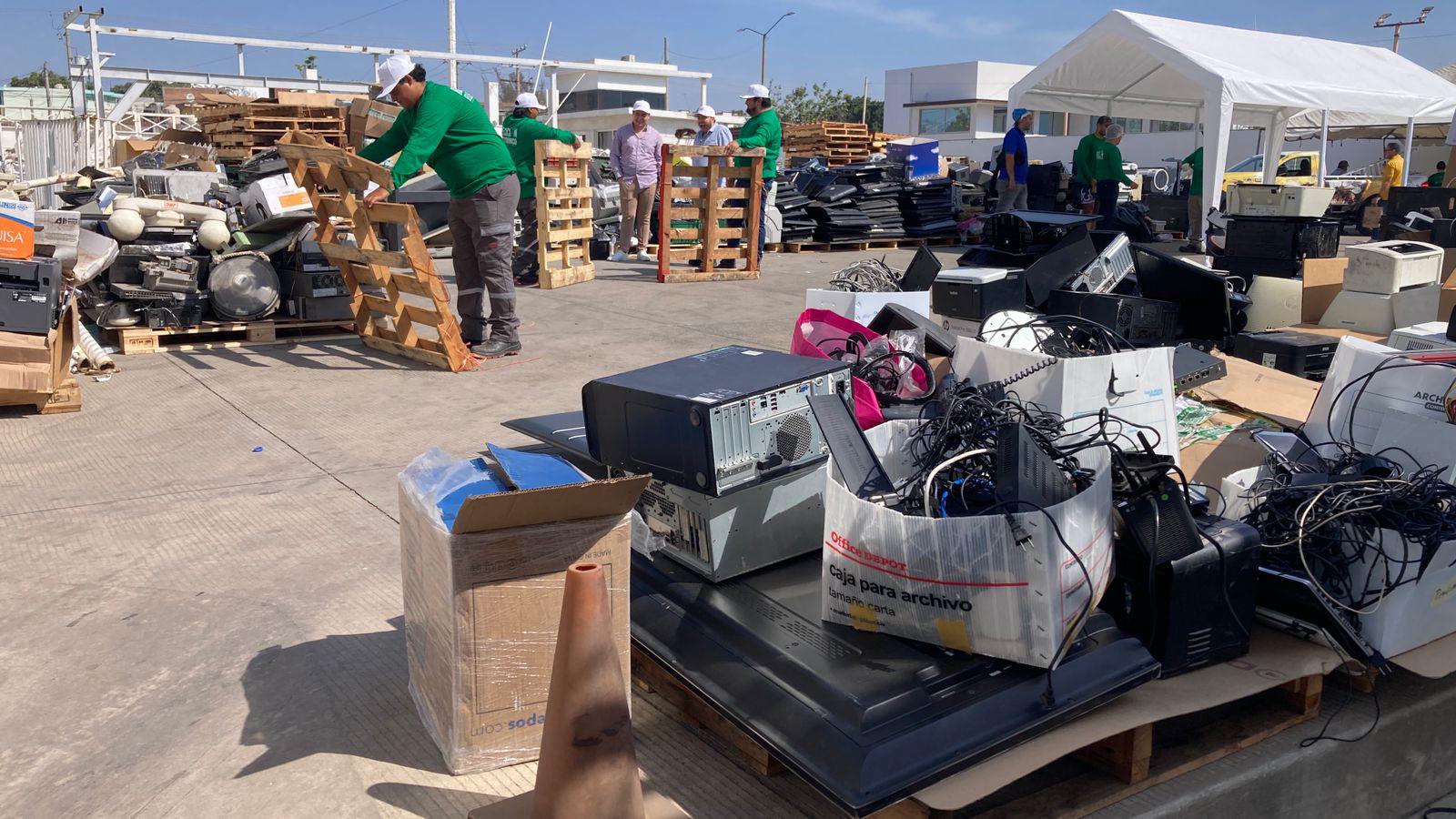 $!Ponen en marcha en Mazatlán el Reciclón Electrónico