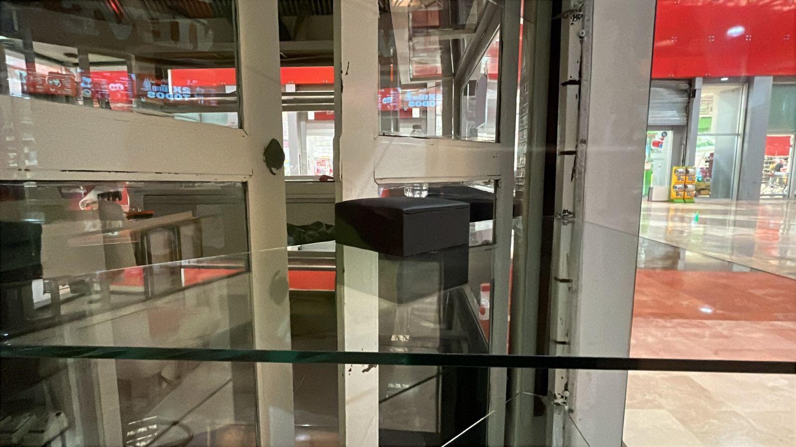 $!Roban más de un millón de pesos en una joyería de un centro comercial de La Campiña, en Culiacán