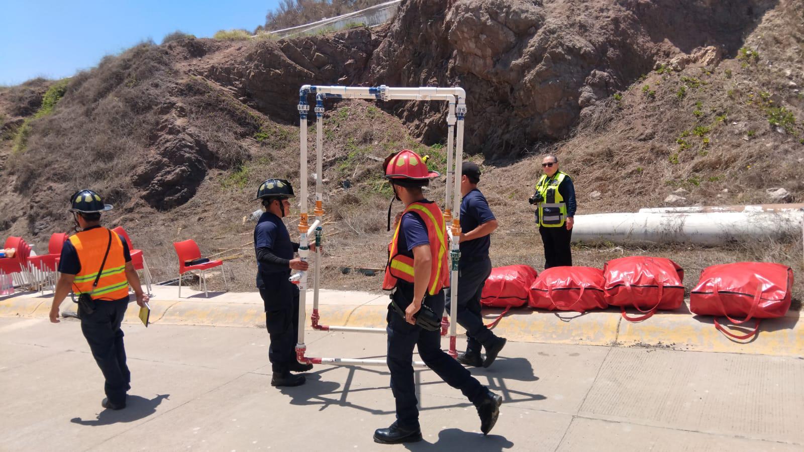 $!Realizan Bomberos de Mazatlán simulacro especializado en materiales de alto riesgo