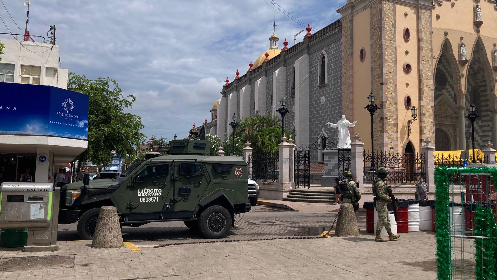 $!Refuerzan la seguridad en Centro de Mazatlán a horas de la ceremonia del Grito de Independencia