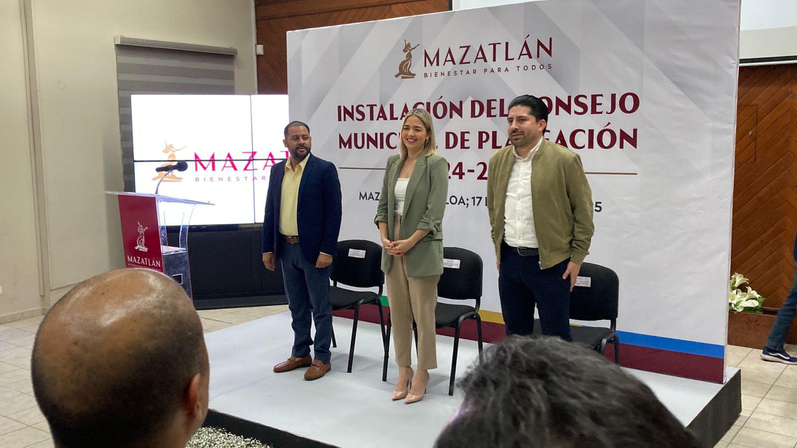$!Rinden protesta integrantes del nuevo Comité de Planeación Municipal 2024-2027