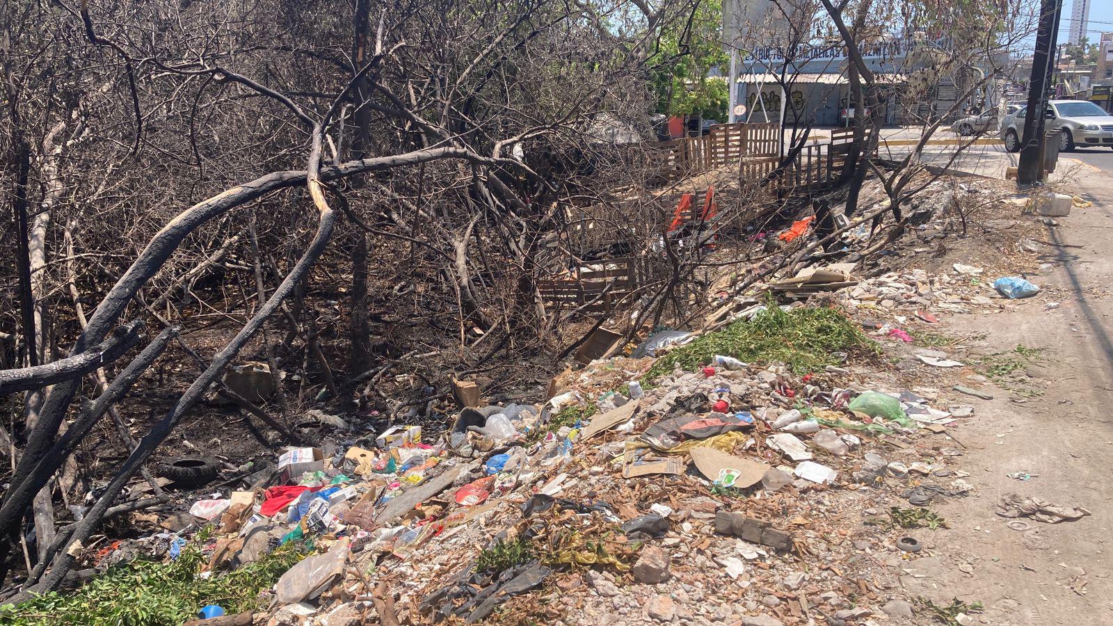 $!Basura e invasiones se apoderan del Estero del Infiernillo previo a la temporada de lluvias