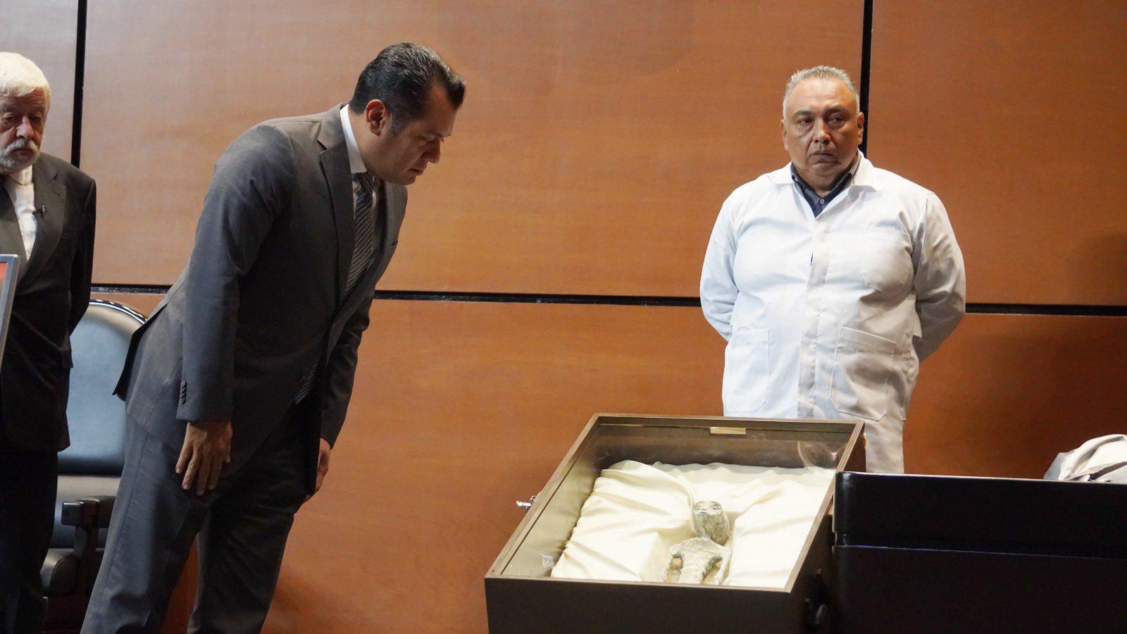 $!Legislador de Morena recibe a Jaime Maussan en la Cámara de Diputados