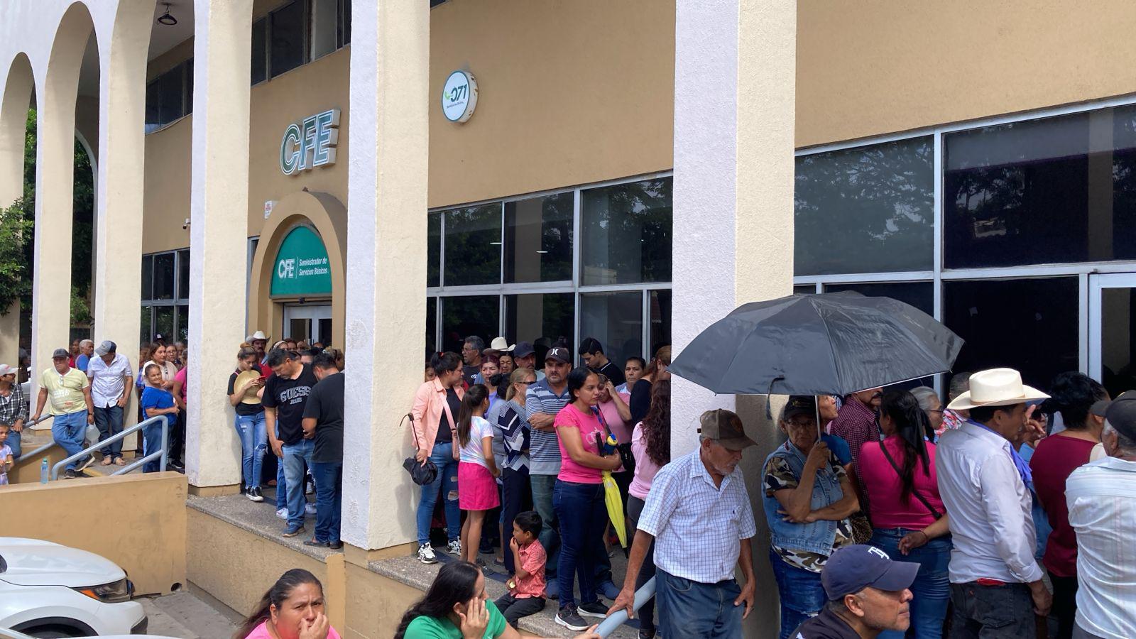 $!Exigen desplazados vecinos del fraccionamiento CVive en Mazatlán acceso a energía eléctrica y agua potable
