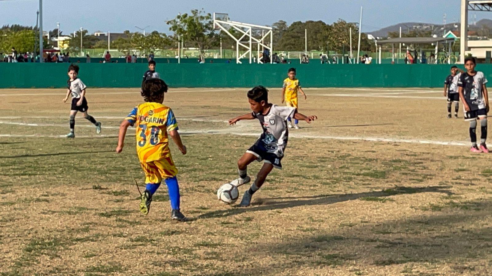 $!Dragones golea en inicio de Torneo InterAcademias