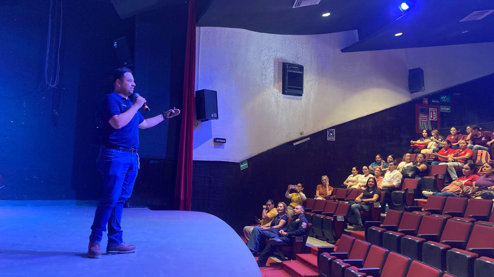 $!Capacitan a personal de estancias infantiles de Mazatlán en seguridad ante huracanes
