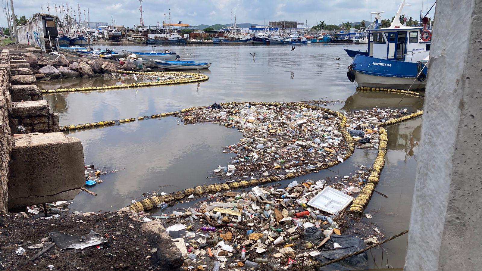 $!Continúa biobarda recolectando basura arrastrada tras las lluvias, en Mazatlán
