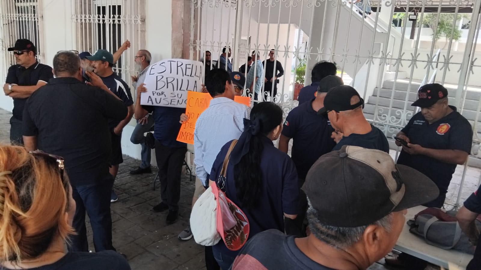 $!Levantan plantón Guerreros Azules tras promesa del Estado de atenderlos