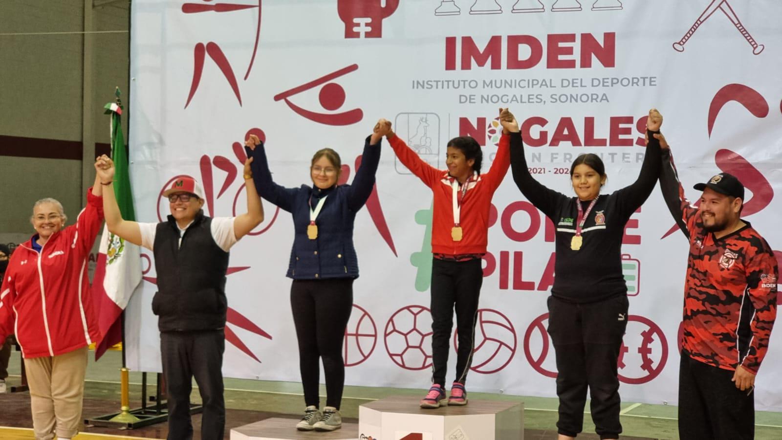 $!Sinaloenses atinan a seis medallas en Copa Grizzlies de Tiro con Arco