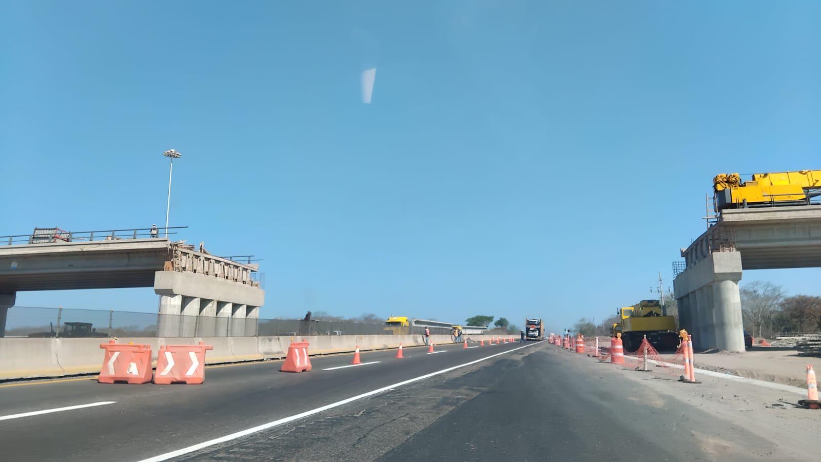 $!Preparan colocación de trabes centrales este miércoles en puente de la Autopista del Pacífico Mazatlán- Culiacán