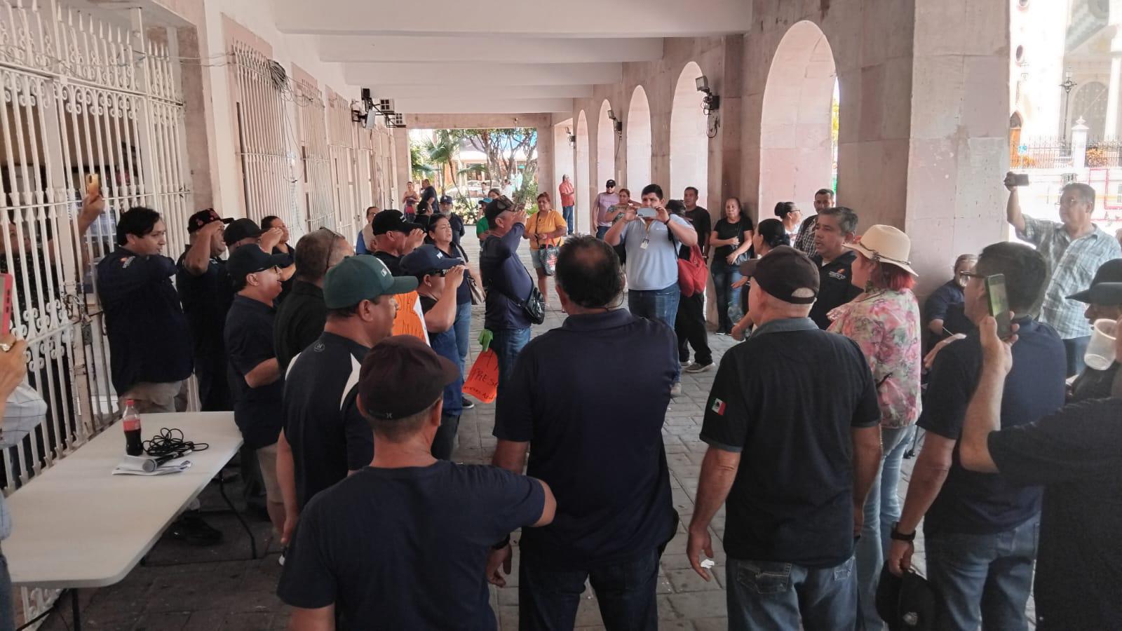 $!Levantan plantón Guerreros Azules tras promesa del Estado de atenderlos