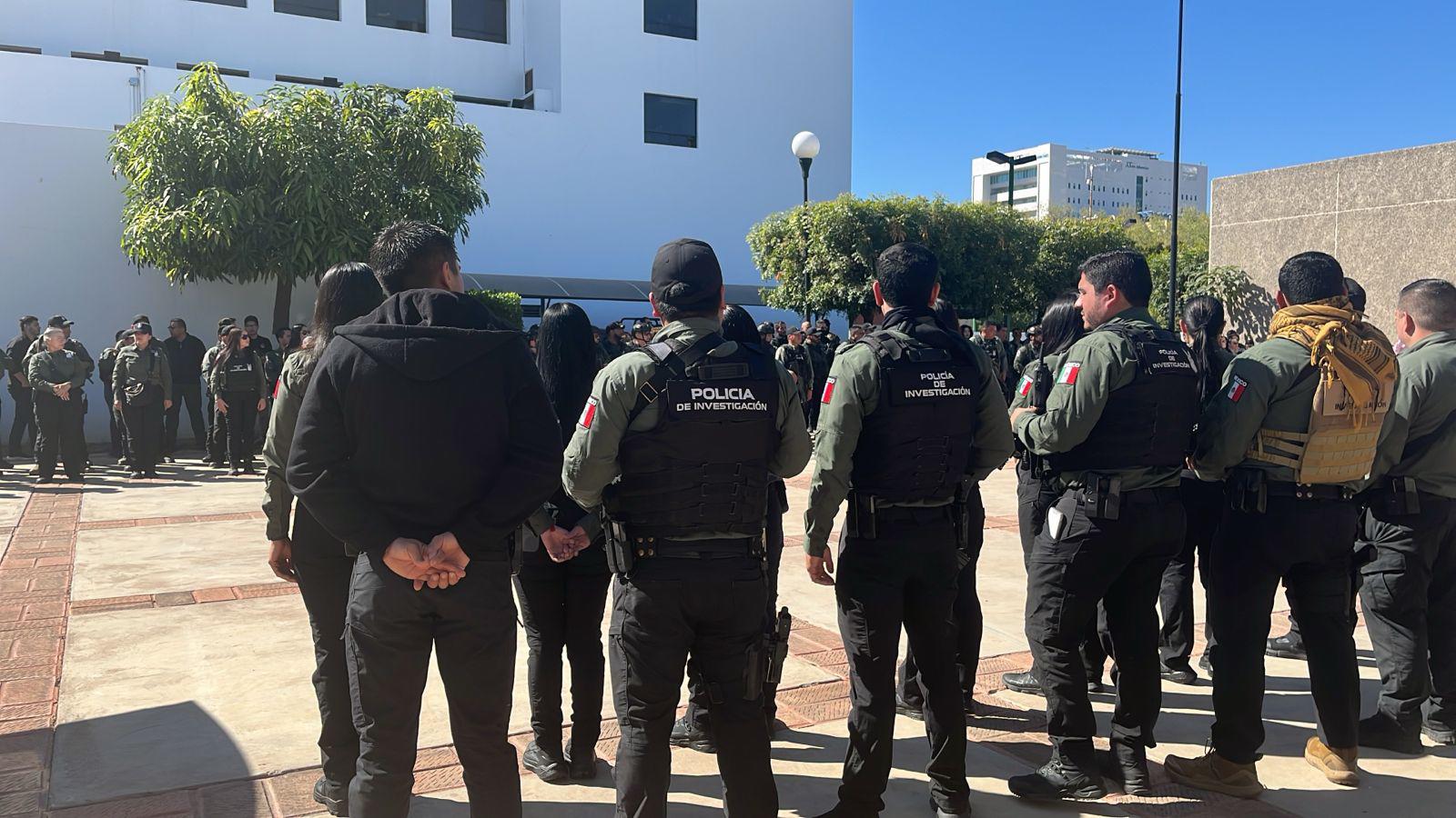 $!Rinden homenaje a Juan Manuel, el agente de la Fiscalía asesinado el viernes, en Culiacán
