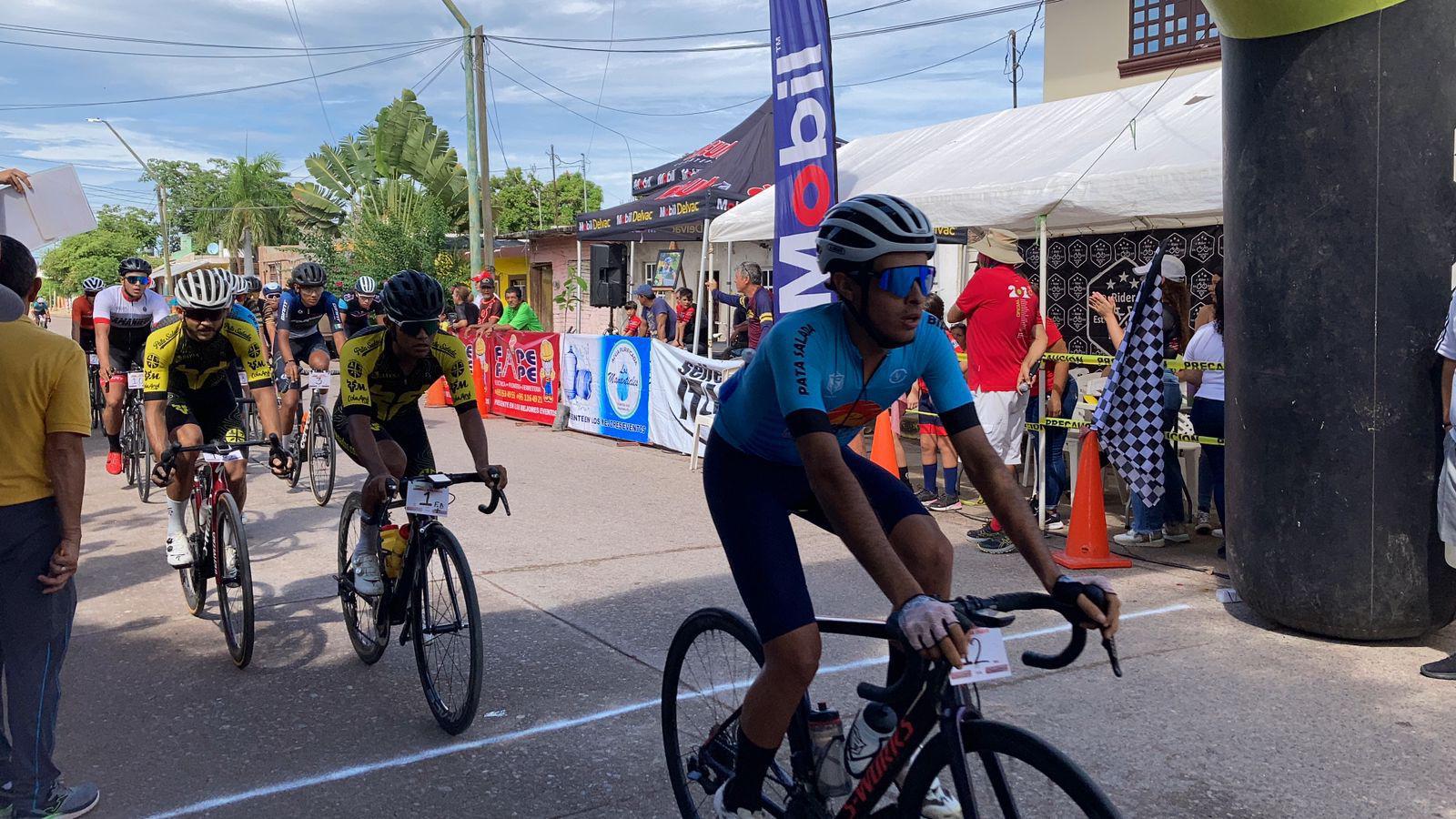 $!Nutrida participación tiene la carrera ciclista ‘Mariscos Doña Chayo’