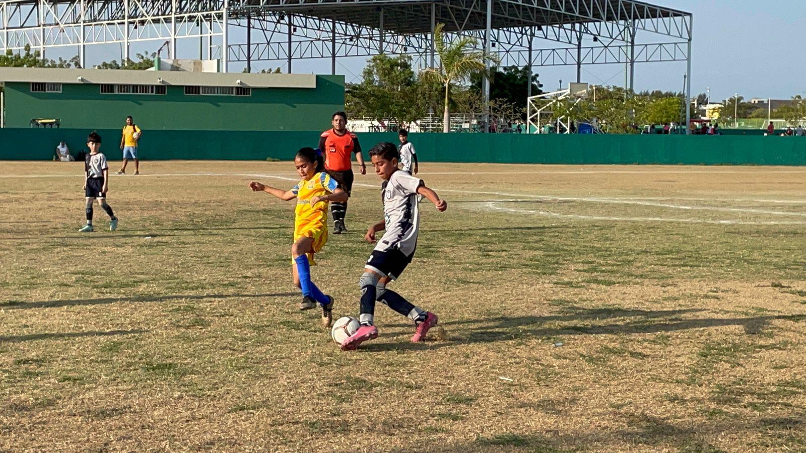 $!Dragones golea en inicio de Torneo InterAcademias